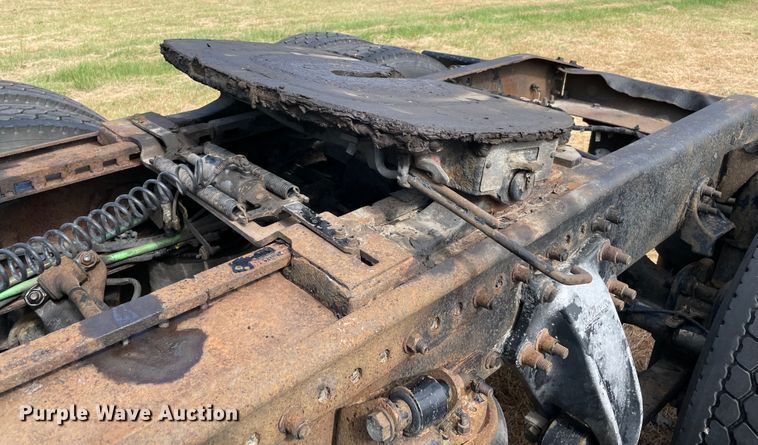 image for item KJ9906 2006 Freightliner Century Class ST120  semi truck