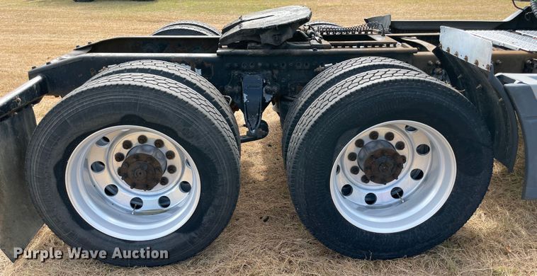 image for item KJ9906 2006 Freightliner Century Class ST120  semi truck