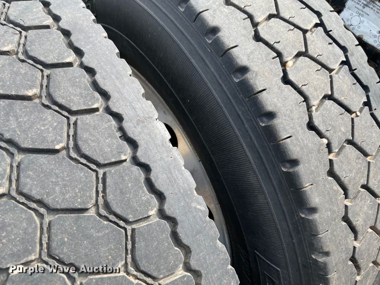 image for item KJ9906 2006 Freightliner Century Class ST120  semi truck