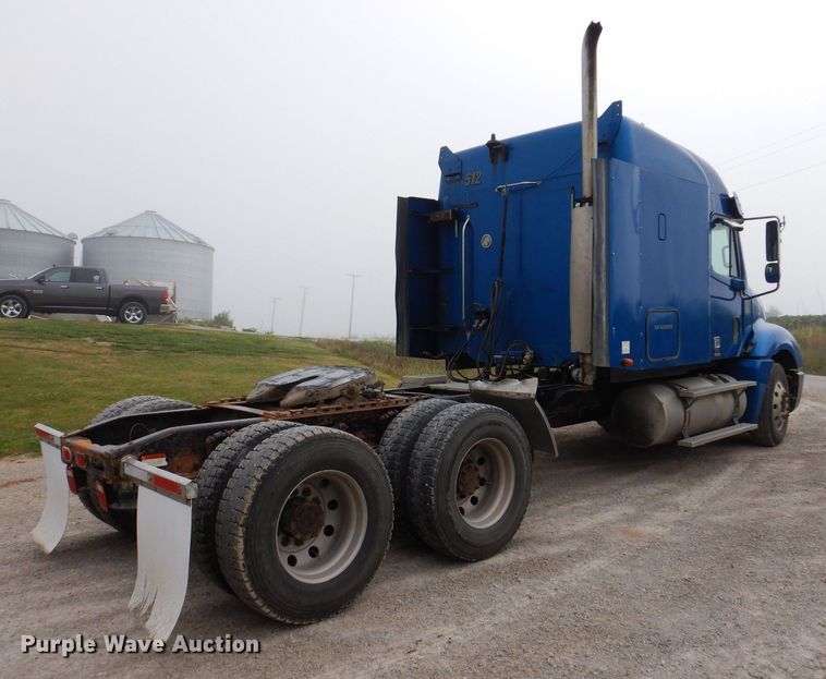 image for item KP9472 2005 Freightliner Columbia  semi truck