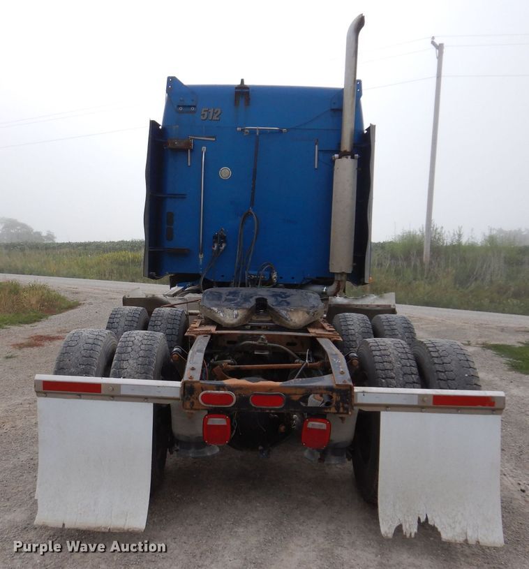 image for item KP9472 2005 Freightliner Columbia  semi truck