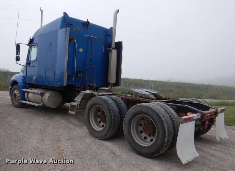 image for item KP9472 2005 Freightliner Columbia  semi truck