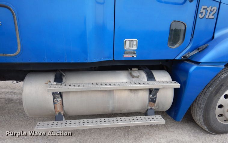 image for item KP9472 2005 Freightliner Columbia  semi truck