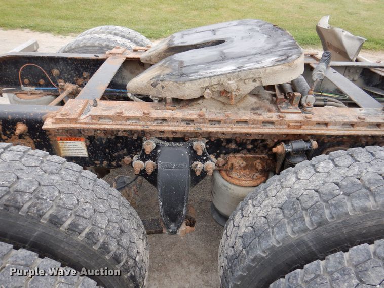 image for item KP9472 2005 Freightliner Columbia  semi truck