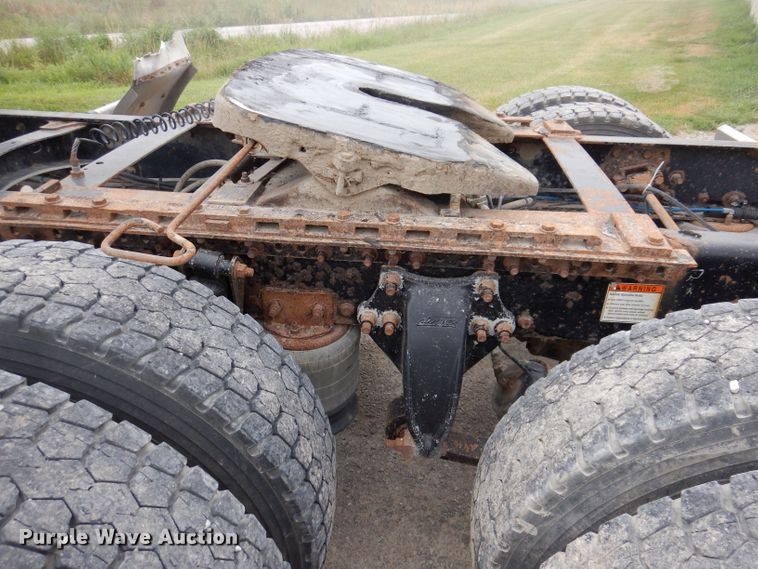 image for item KP9472 2005 Freightliner Columbia  semi truck