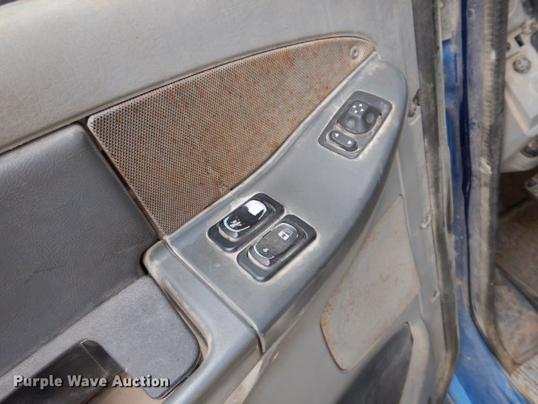 image for item KP9472 2005 Freightliner Columbia  semi truck