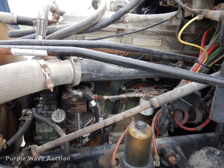 image for item KP9472 2005 Freightliner Columbia  semi truck