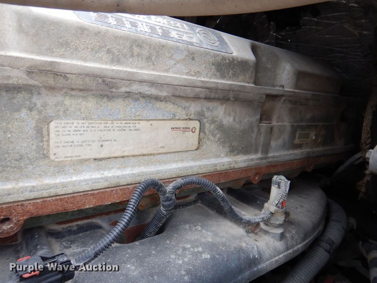 image for item KP9472 2005 Freightliner Columbia  semi truck