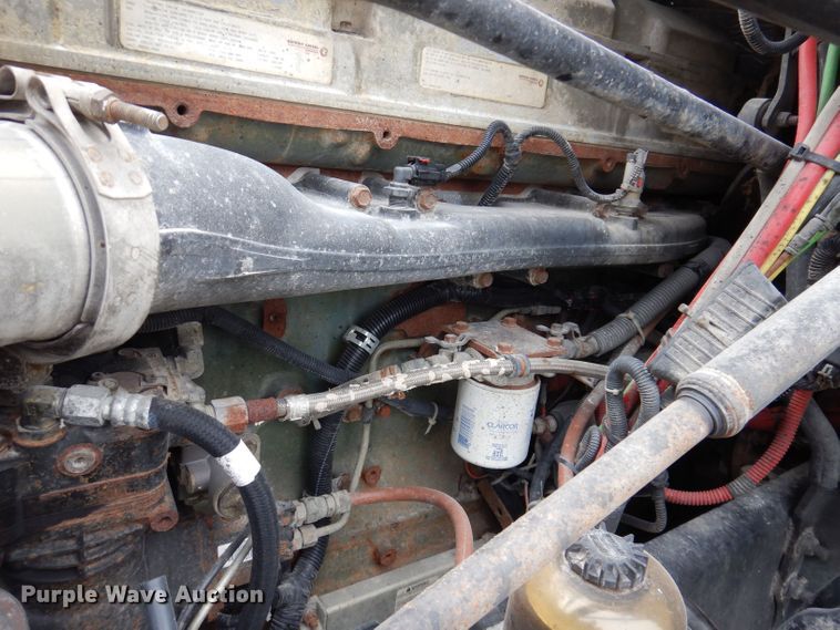 image for item KP9472 2005 Freightliner Columbia  semi truck