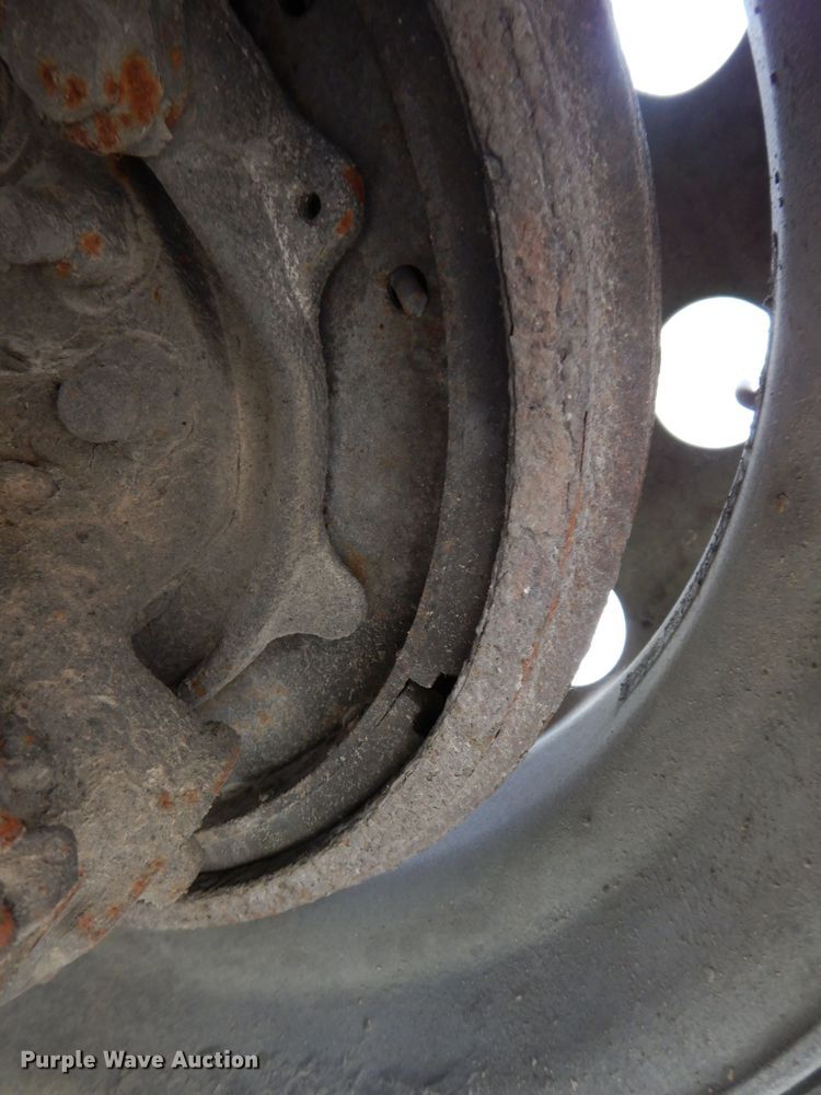 image for item KP9472 2005 Freightliner Columbia  semi truck