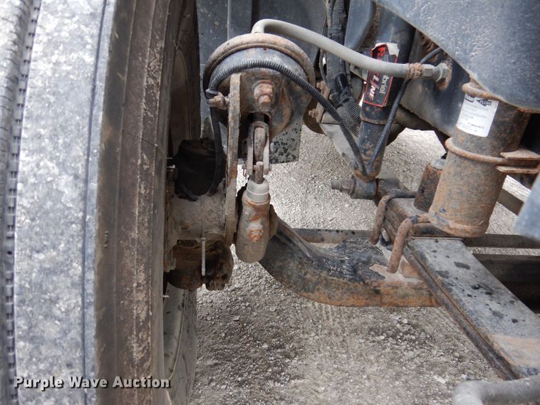 image for item KP9472 2005 Freightliner Columbia  semi truck