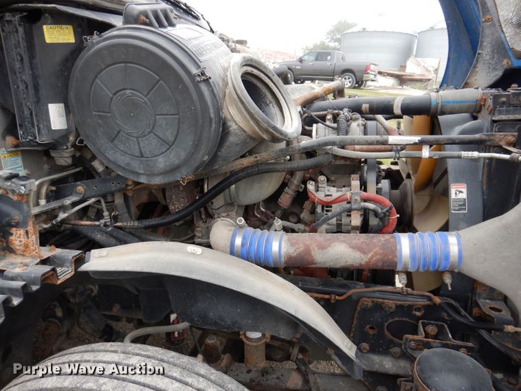 image for item KP9472 2005 Freightliner Columbia  semi truck