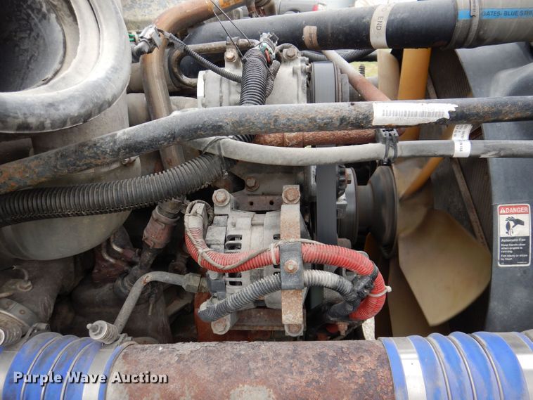 image for item KP9472 2005 Freightliner Columbia  semi truck