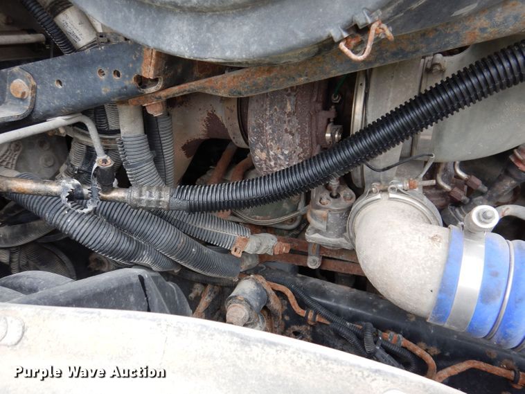 image for item KP9472 2005 Freightliner Columbia  semi truck