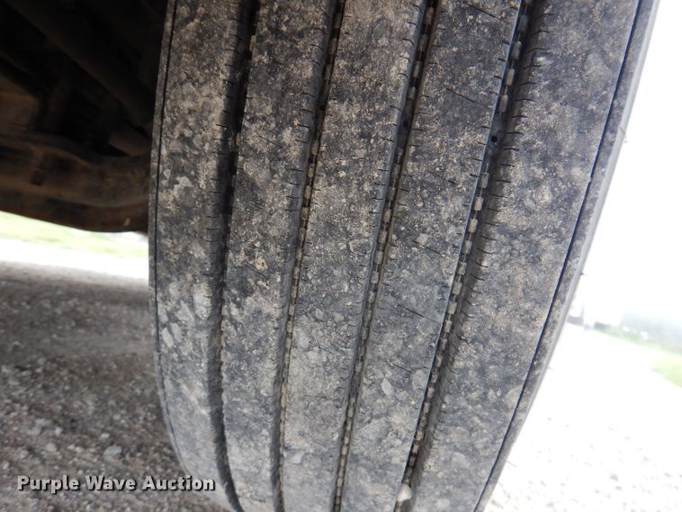 image for item KP9472 2005 Freightliner Columbia  semi truck