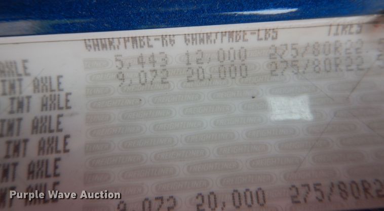 image for item KP9472 2005 Freightliner Columbia  semi truck