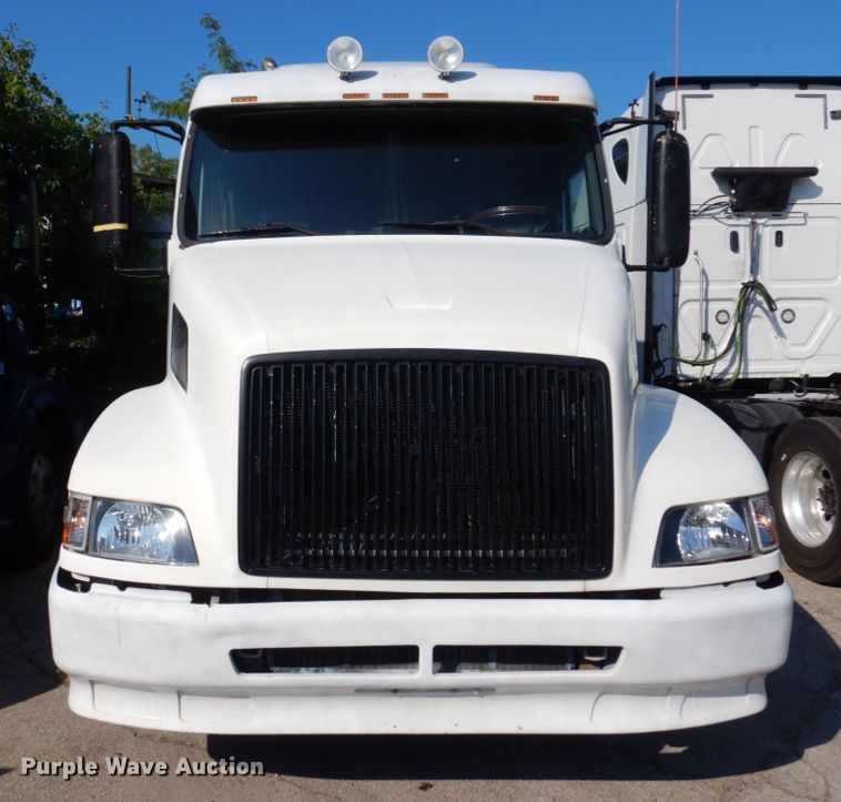 image for item KR9115 1999 Volvo VNL670  semi truck