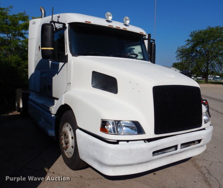 image for item KR9115 1999 Volvo VNL670  semi truck