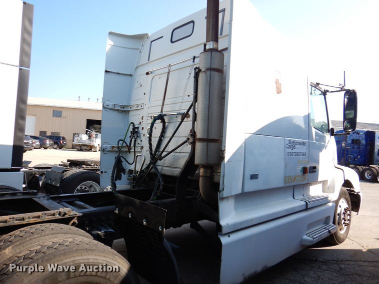 image for item KR9115 1999 Volvo VNL670  semi truck