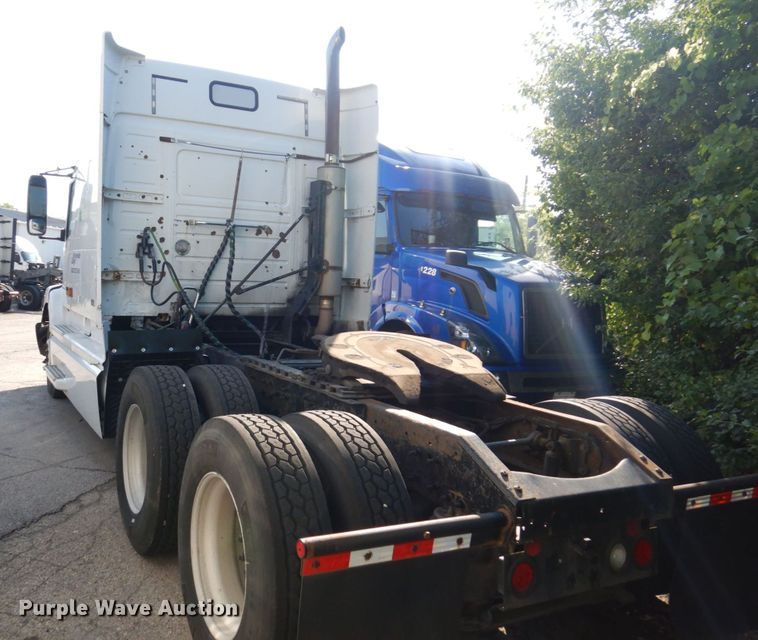 image for item KR9115 1999 Volvo VNL670  semi truck