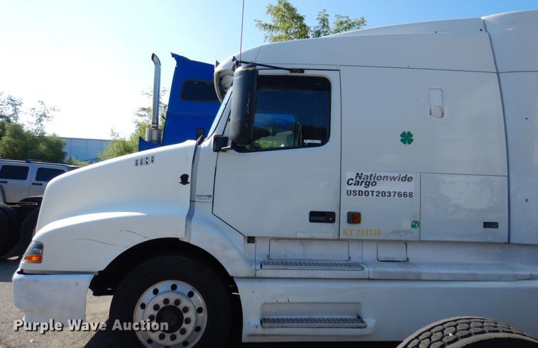 image for item KR9115 1999 Volvo VNL670  semi truck