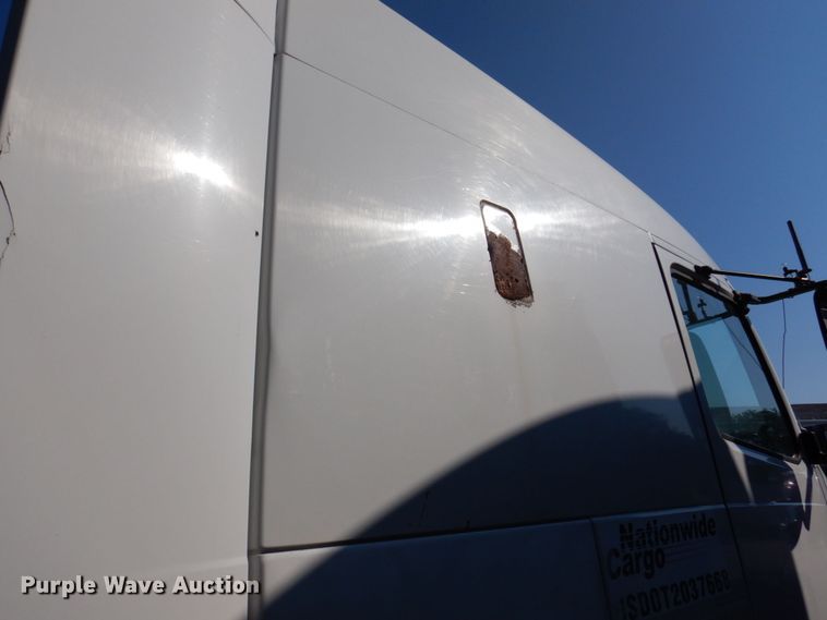 image for item KR9115 1999 Volvo VNL670  semi truck