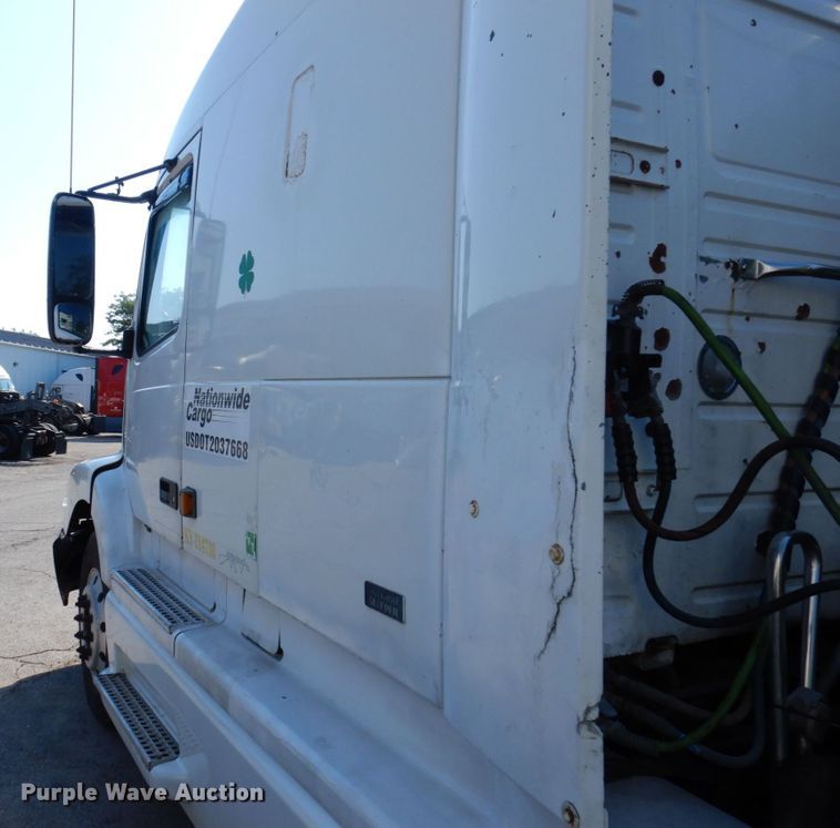 image for item KR9115 1999 Volvo VNL670  semi truck