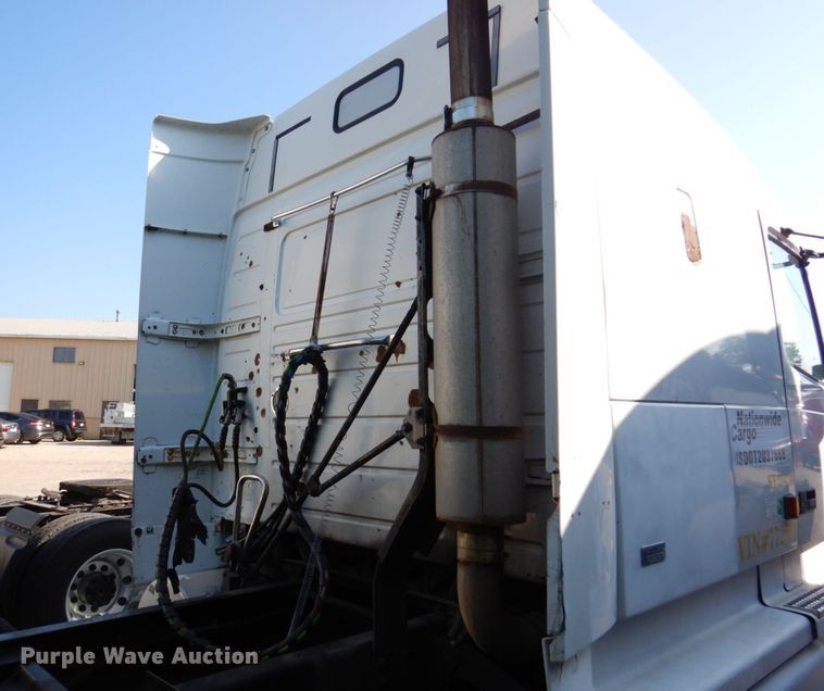 image for item KR9115 1999 Volvo VNL670  semi truck