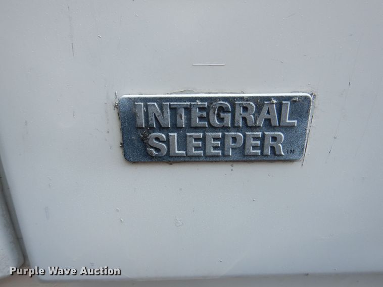 image for item KR9115 1999 Volvo VNL670  semi truck