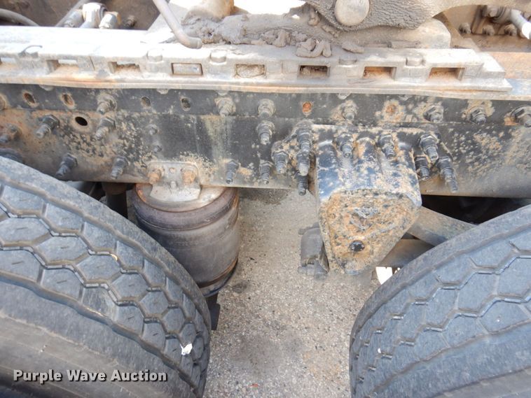 image for item KR9115 1999 Volvo VNL670  semi truck