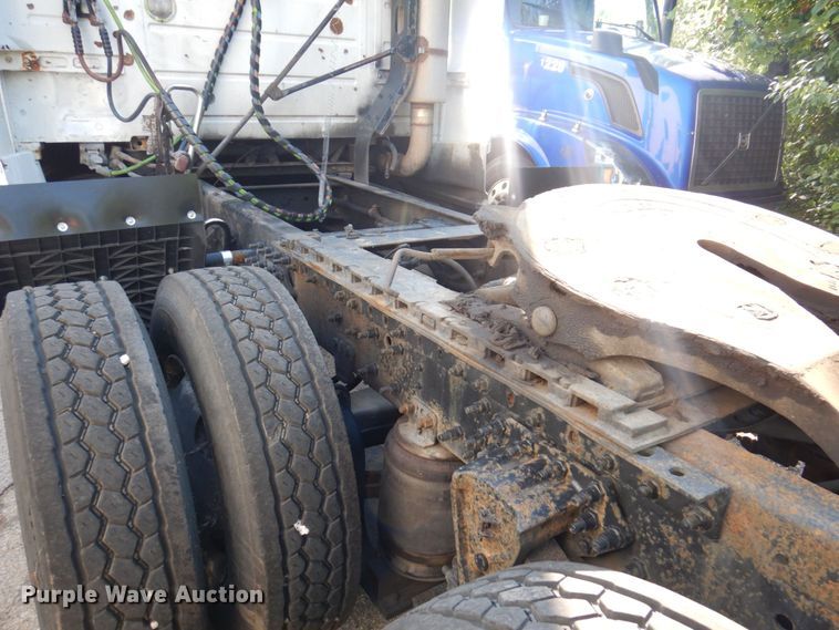 image for item KR9115 1999 Volvo VNL670  semi truck