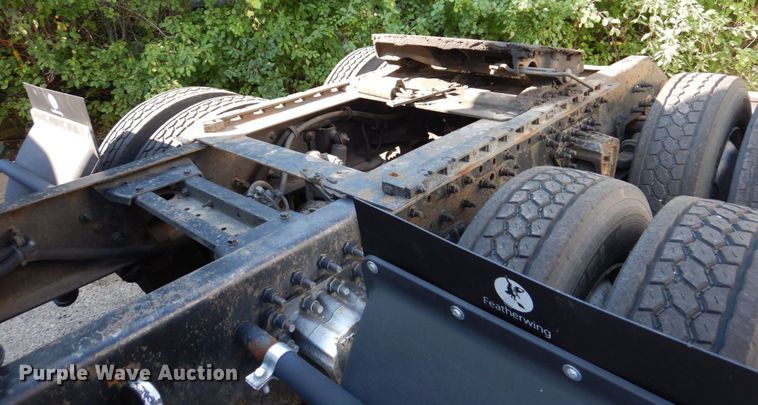 image for item KR9115 1999 Volvo VNL670  semi truck