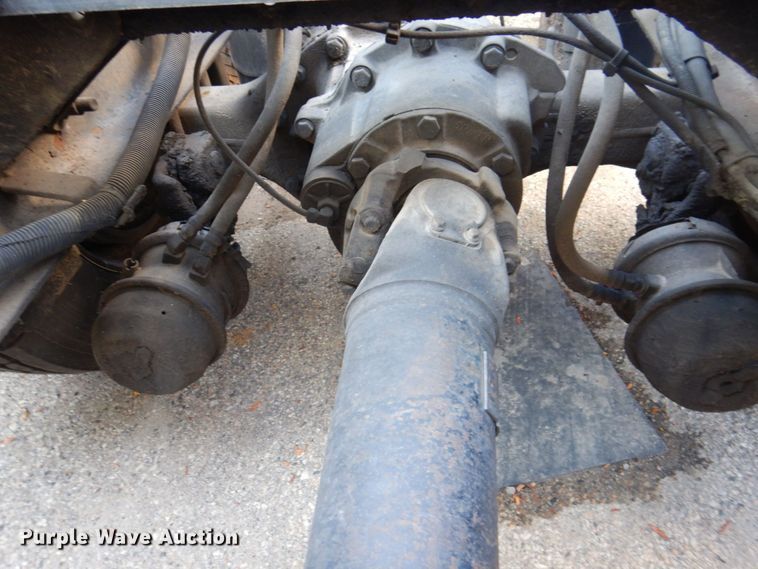 image for item KR9115 1999 Volvo VNL670  semi truck