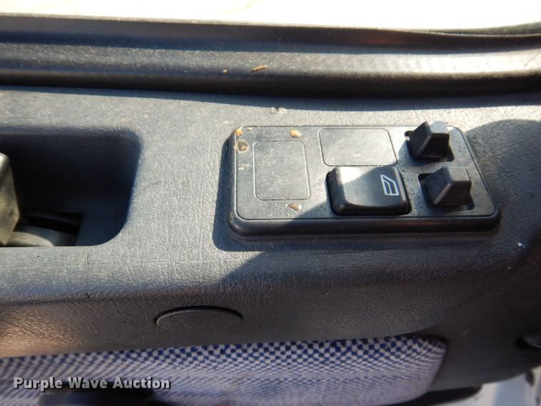 image for item KR9115 1999 Volvo VNL670  semi truck