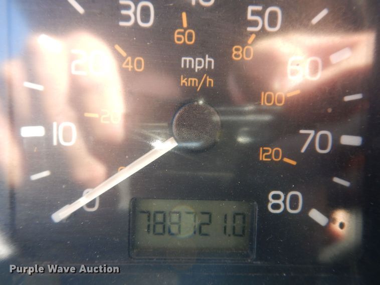 image for item KR9115 1999 Volvo VNL670  semi truck