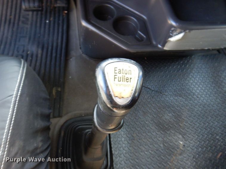 image for item KR9115 1999 Volvo VNL670  semi truck