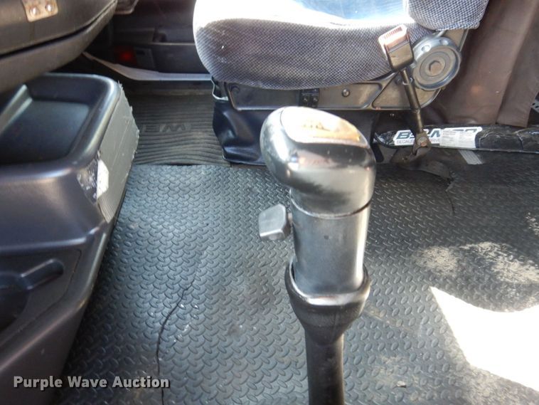 image for item KR9115 1999 Volvo VNL670  semi truck