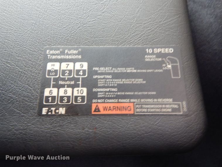 image for item KR9115 1999 Volvo VNL670  semi truck