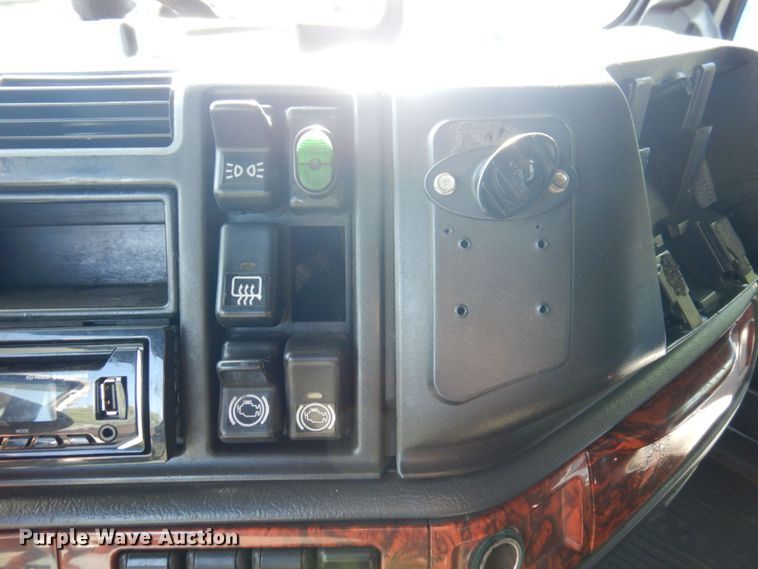 image for item KR9115 1999 Volvo VNL670  semi truck