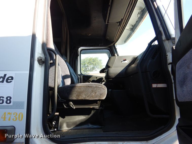 image for item KR9115 1999 Volvo VNL670  semi truck