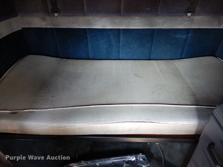 image for item KR9115 1999 Volvo VNL670  semi truck