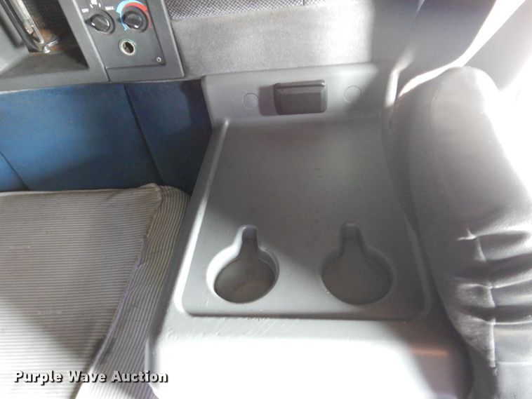 image for item KR9115 1999 Volvo VNL670  semi truck