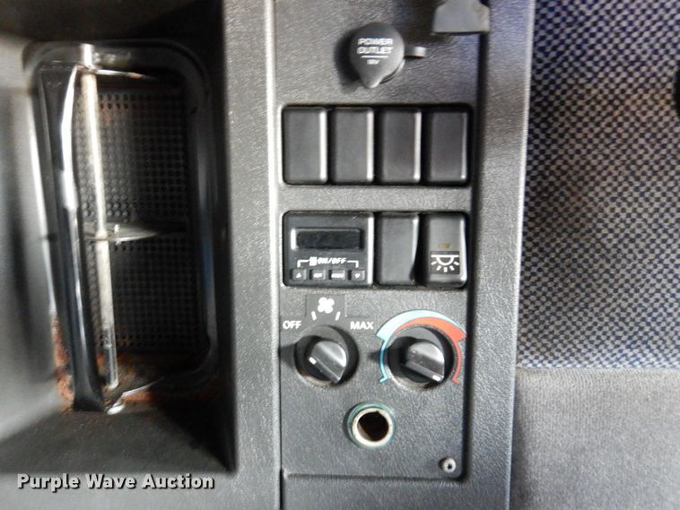 image for item KR9115 1999 Volvo VNL670  semi truck