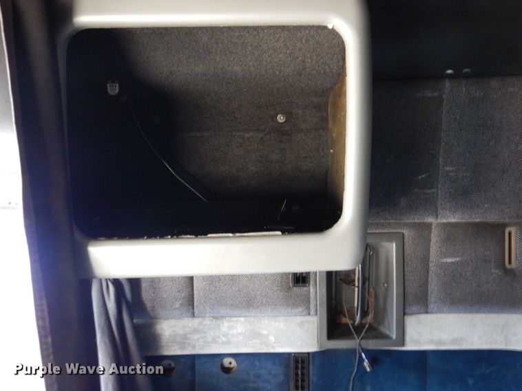 image for item KR9115 1999 Volvo VNL670  semi truck