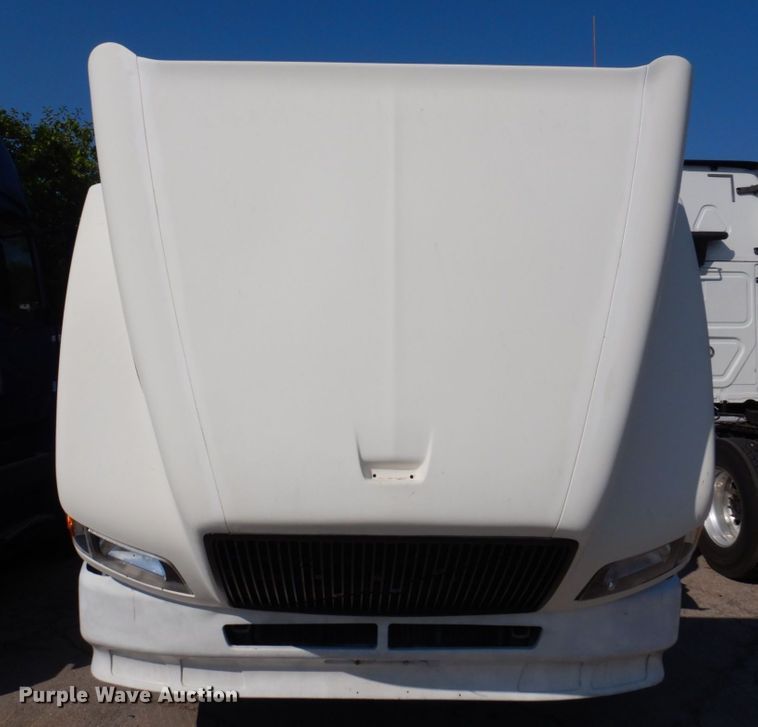 image for item KR9115 1999 Volvo VNL670  semi truck