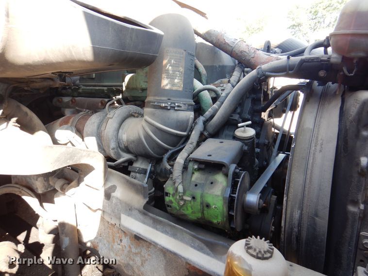 image for item KR9115 1999 Volvo VNL670  semi truck