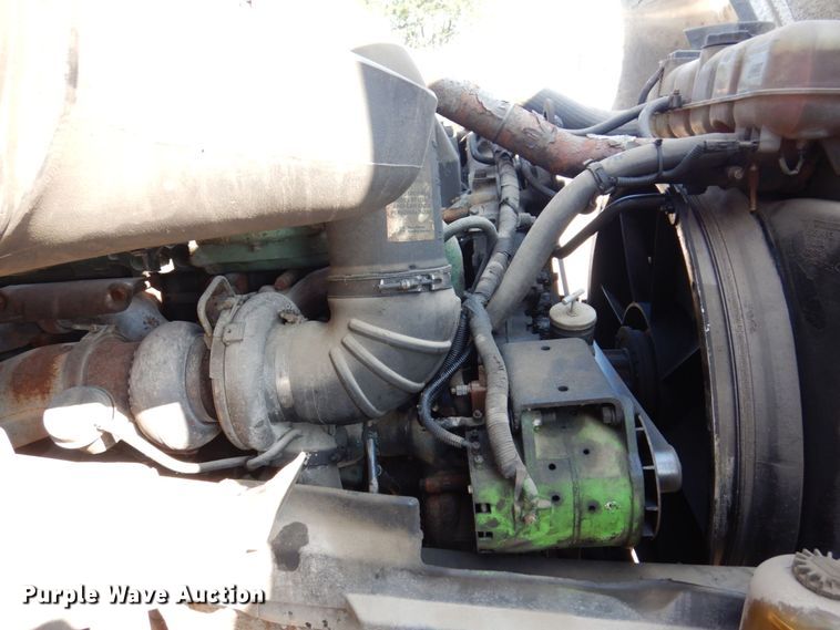 image for item KR9115 1999 Volvo VNL670  semi truck