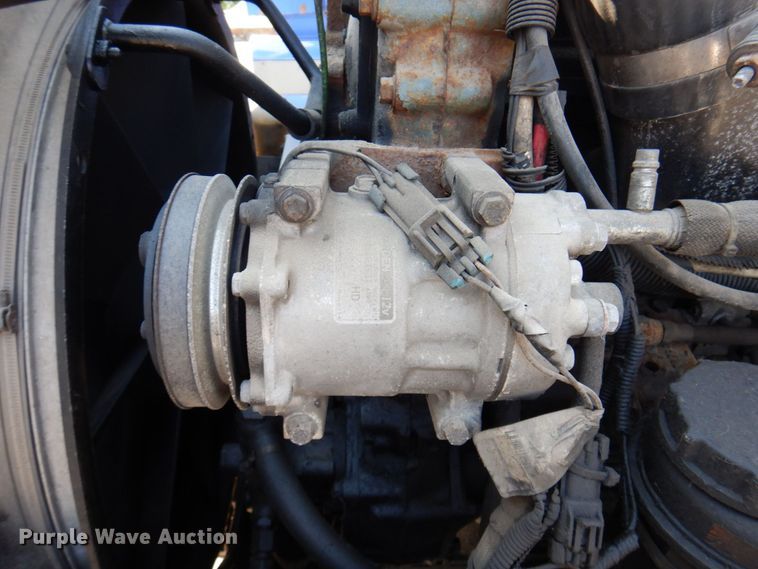 image for item KR9115 1999 Volvo VNL670  semi truck