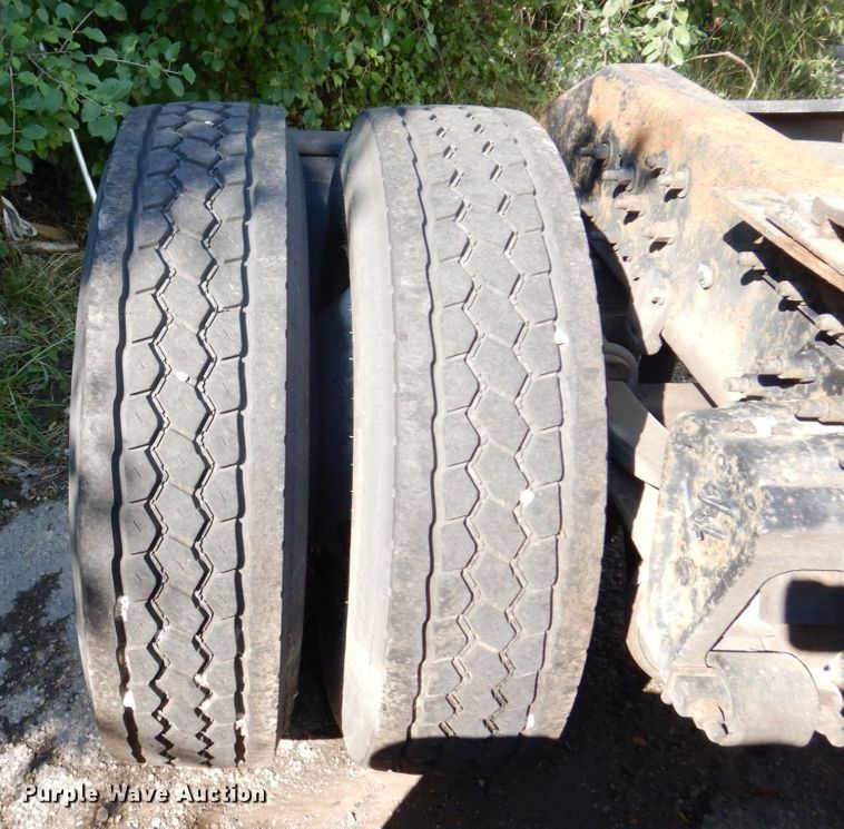 image for item KR9115 1999 Volvo VNL670  semi truck