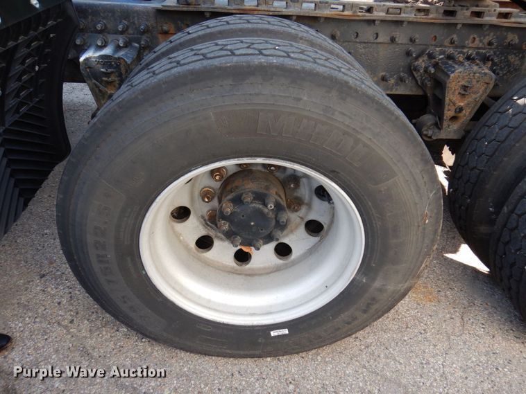 image for item KR9115 1999 Volvo VNL670  semi truck